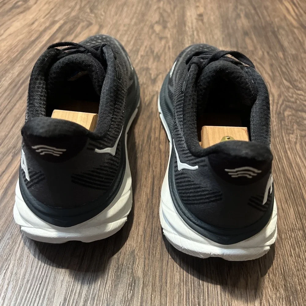 Hoka Men's Clifton 9 Lace Up Athletic Running Shoes Black/White Size 10.5 2E